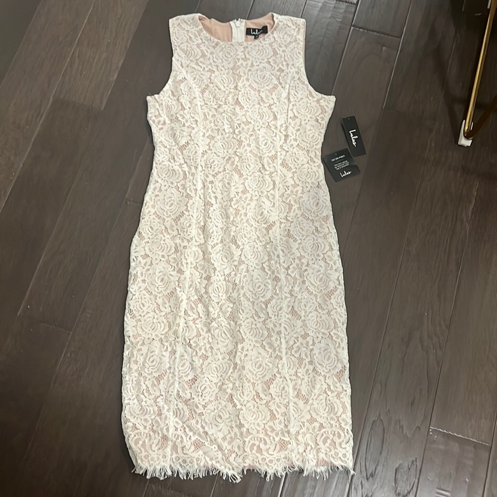 New with tags. Lulus lace dress size XL